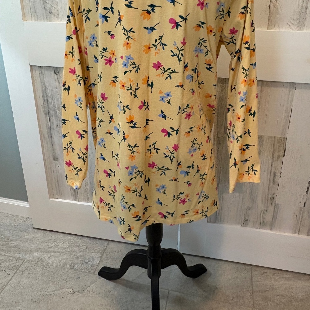 Woman Within Yellow Floral Top - Picture 4 of 9